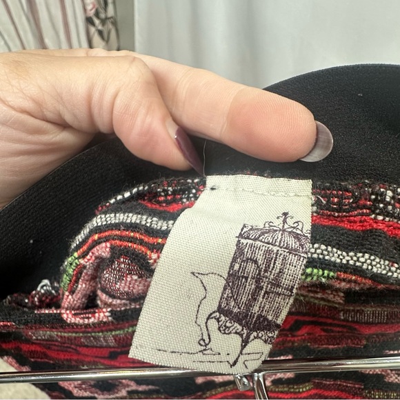 Francesca’s El Camp Aztec Tribal Patterned Red and Black Mini Skirt Size L - Picture 5 of 6